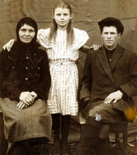 К. М.  Рожнова (Полунина) с родителями. 22.10.1950 год